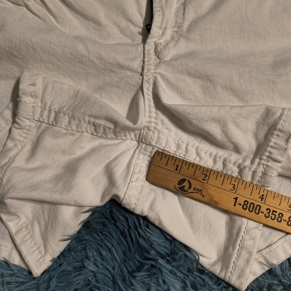 Silver Jeans Women's Cream Jean Shorts - Picture 10 of 16